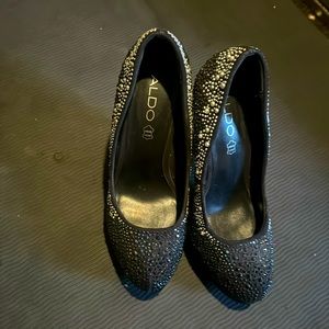 Beautiful  barely  used  party or casual high heel